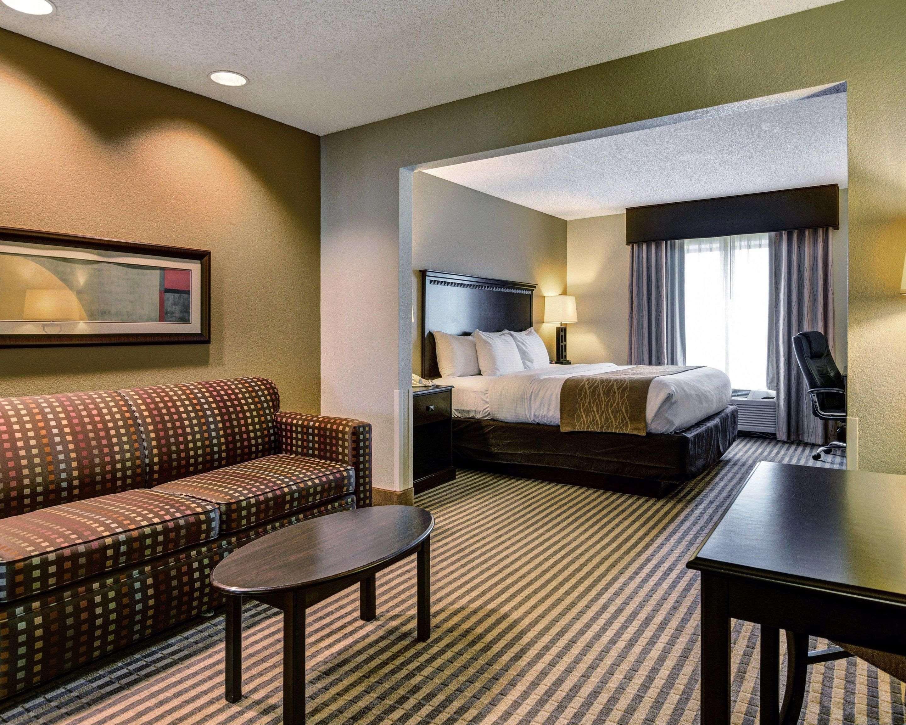 Comfort Inn & Suites Hot Springs Central Exterior photo